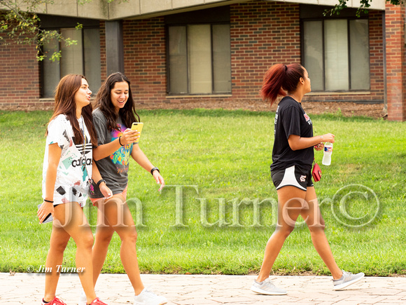 FALL ATHLETES MOVE IN DAY-90625